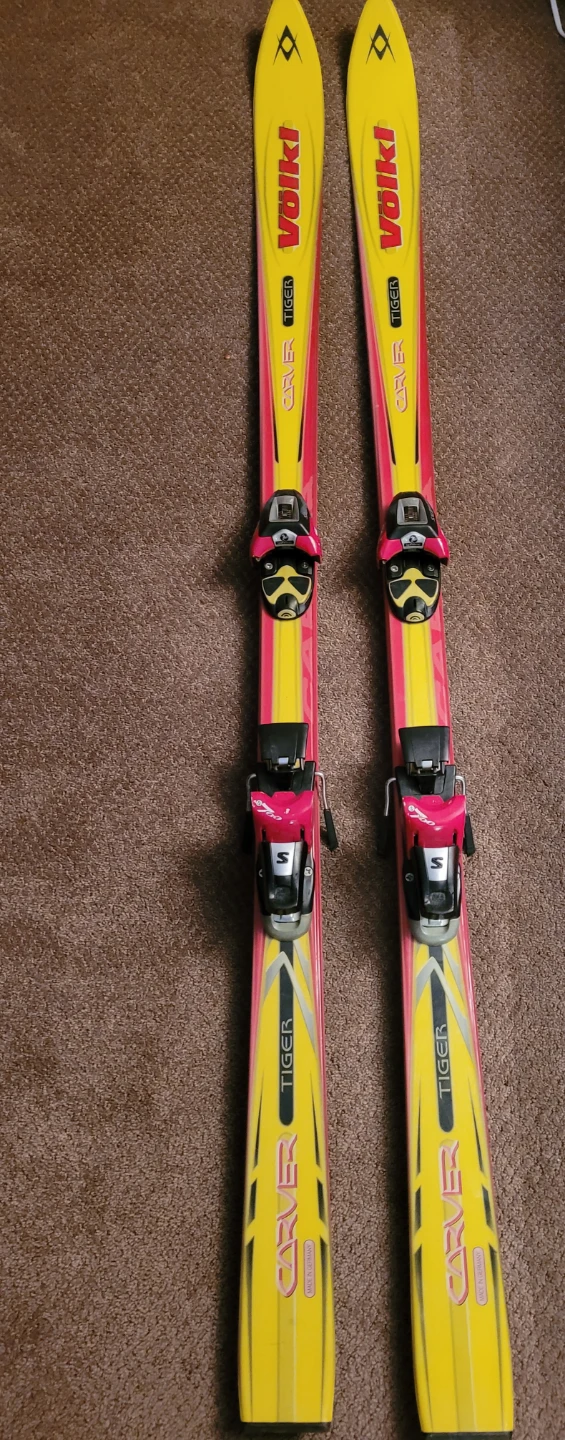 Völkl Carver Tiger Skis