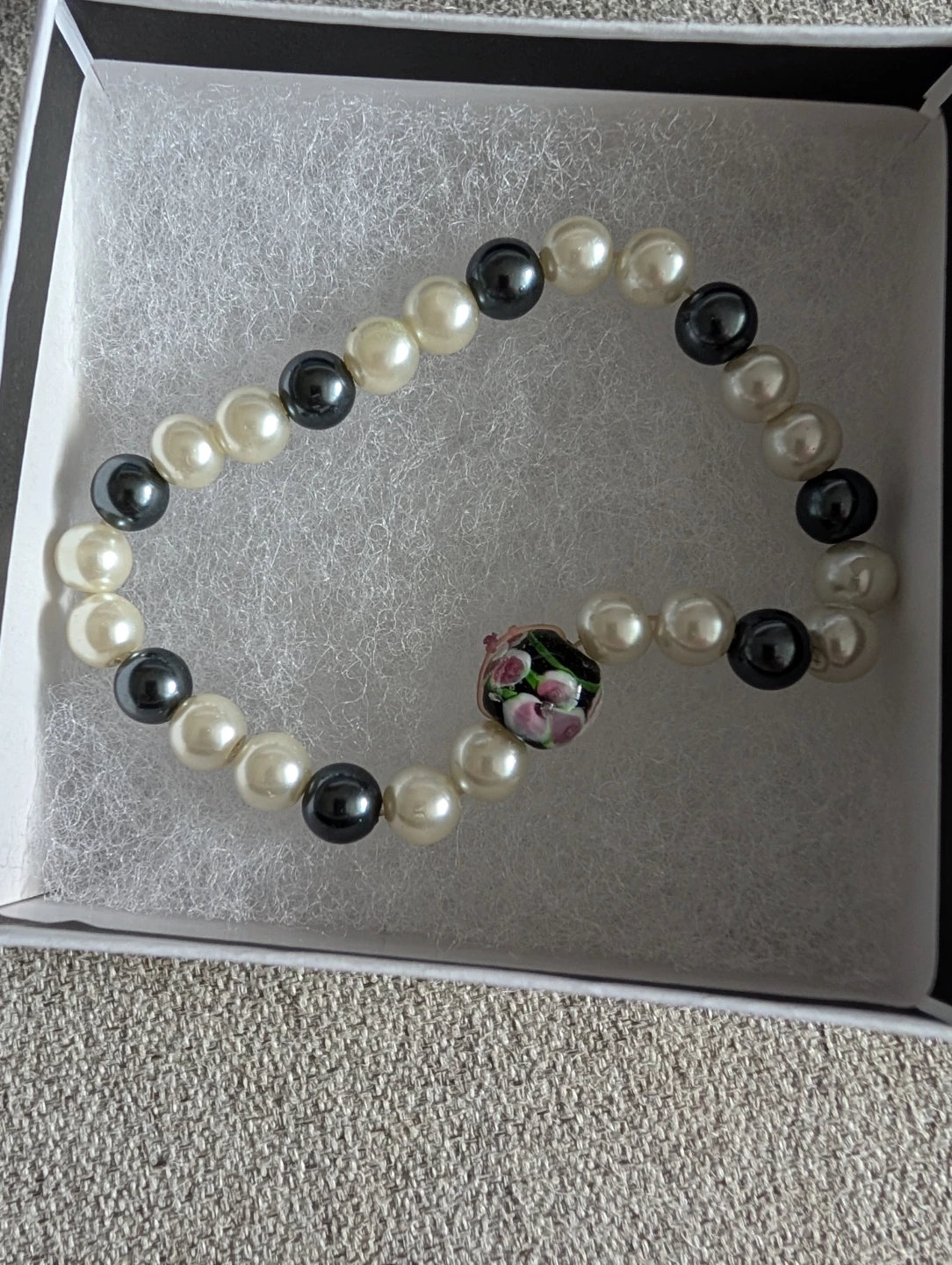 Beaded Bracelet with Decorative Glass Bead