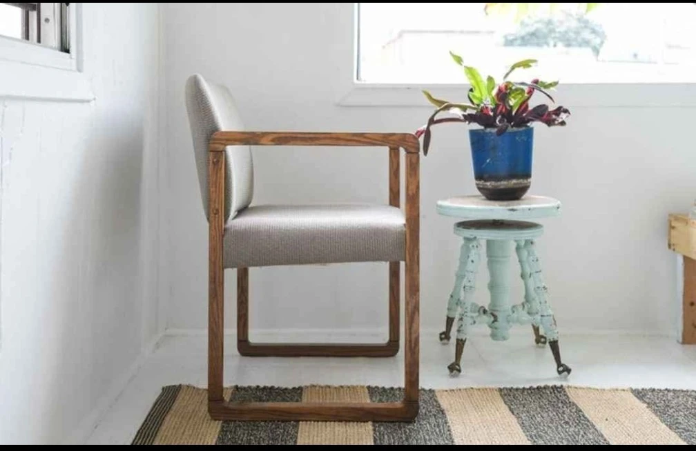 MCM Armchair with wood frame and light grey fabric - photo 2