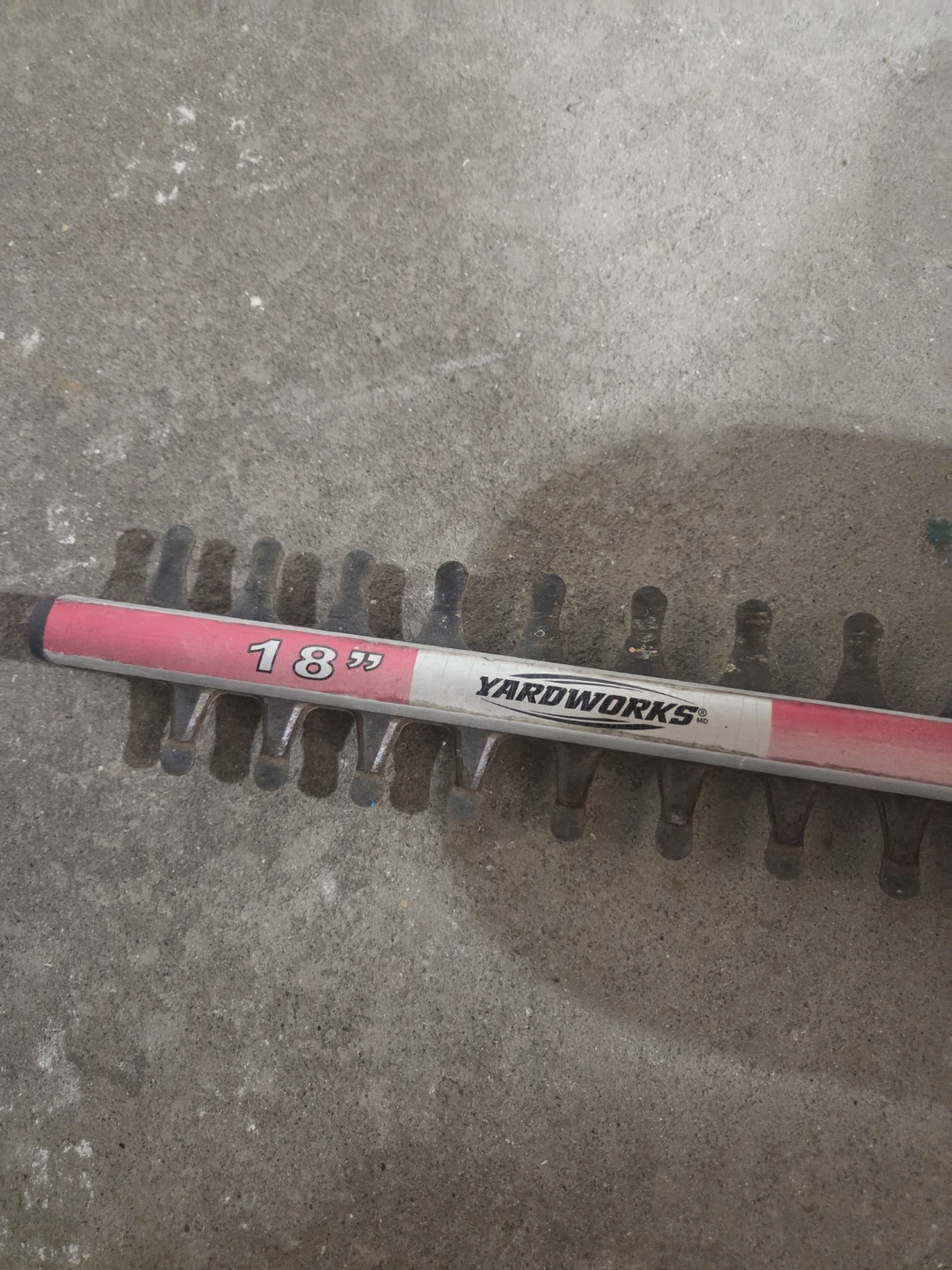 Yardworks 18" Hedge Trimmer - photo 2