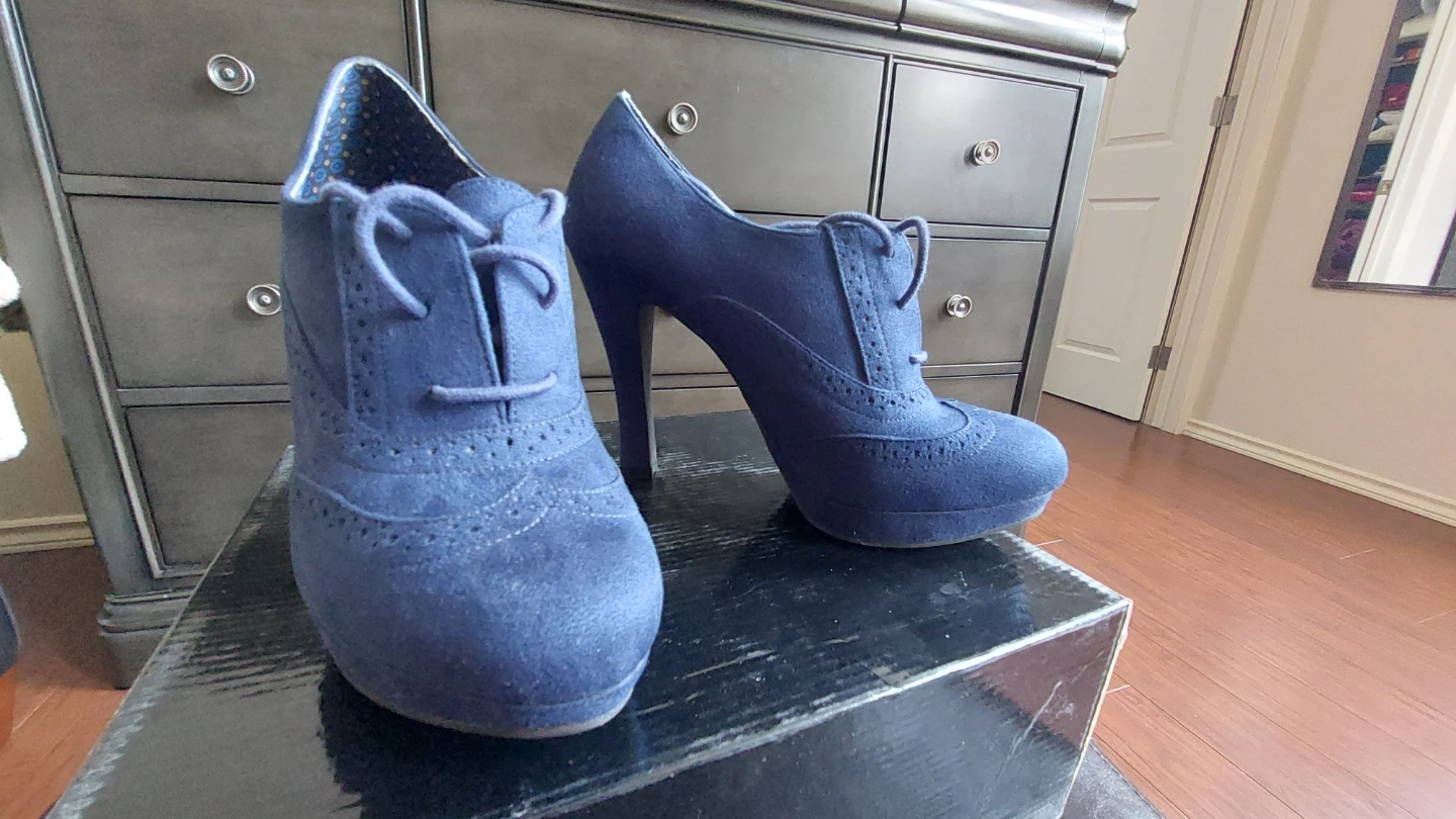 Fioni Women's Blue Suede Heeled Boots Size 8