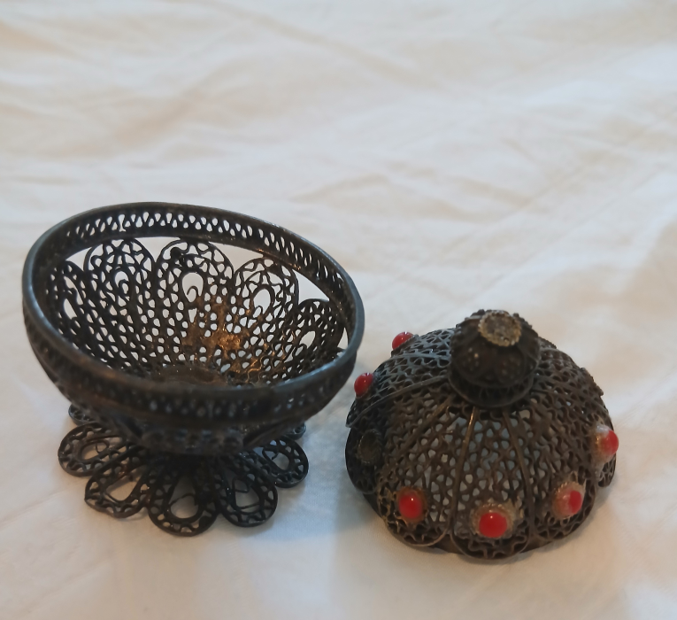 Vintage Filigree Silver Trinket Box with Red Stones - photo 3