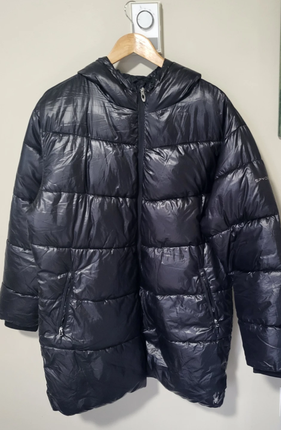 Ladies puffer jacket with hood