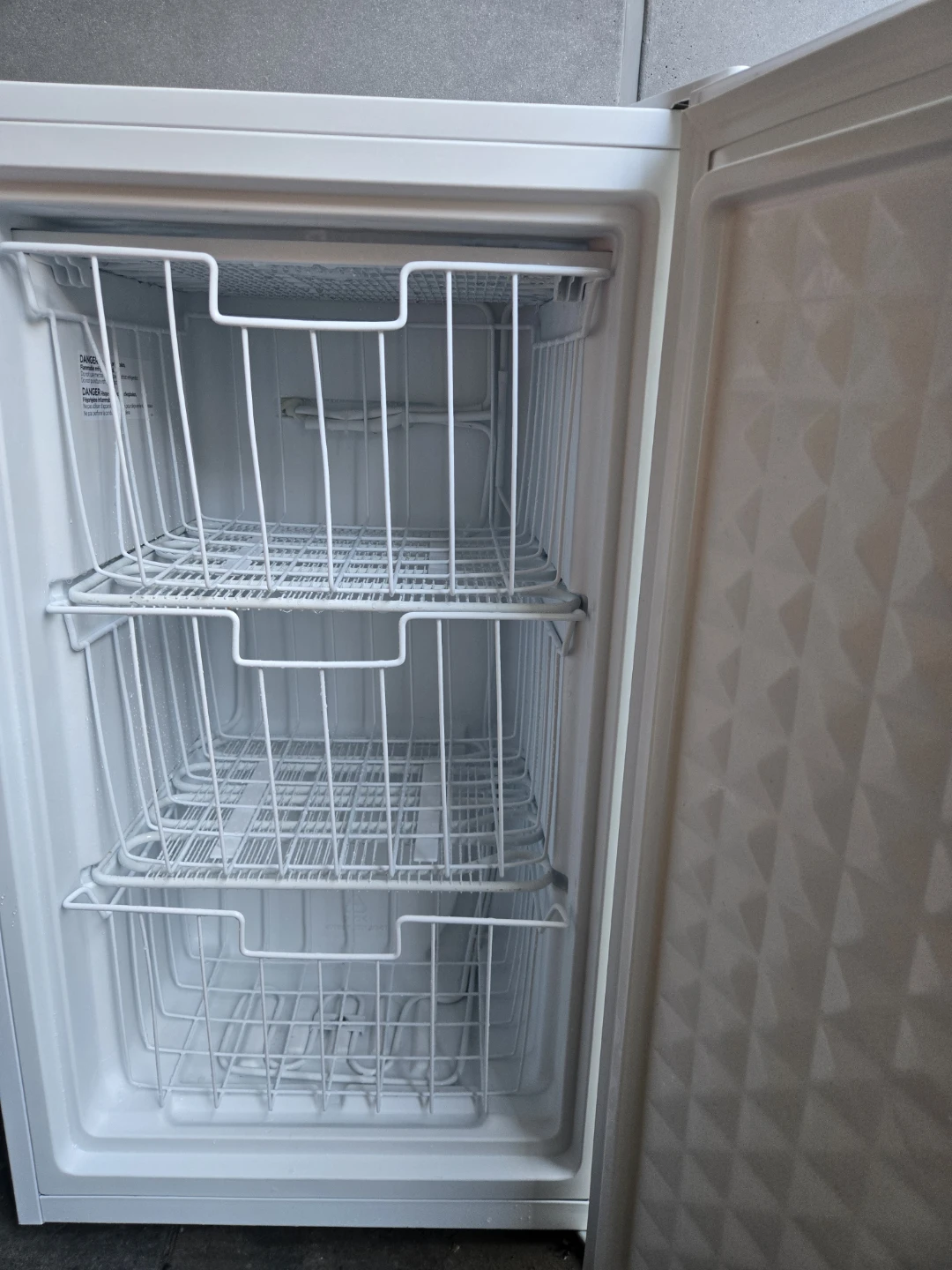 Arctic King WHS-109FW1 Upright Freezer - photo 3