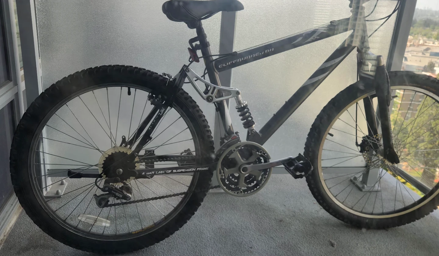 Cliffhanger Mountain Bicycle (26' Wheels)