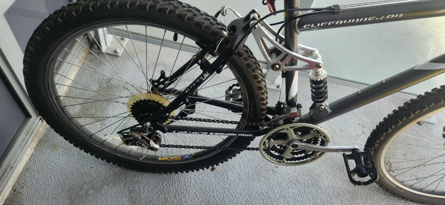 Cliffhanger Mountain Bicycle (26' Wheels) - photo 2