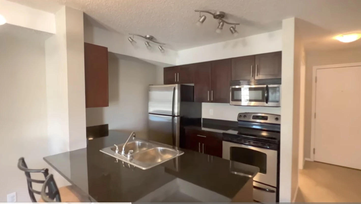 3 bedrooms - 2 Full bathrooms Apartment for rent