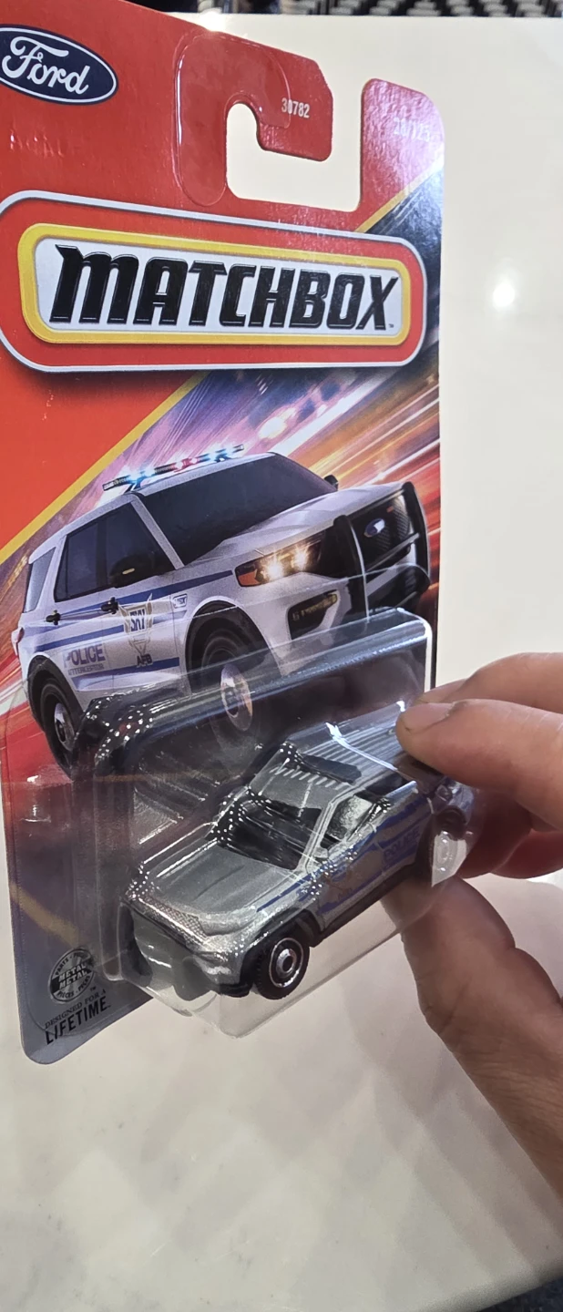 Matchbox Ford Police Interceptor - photo 3