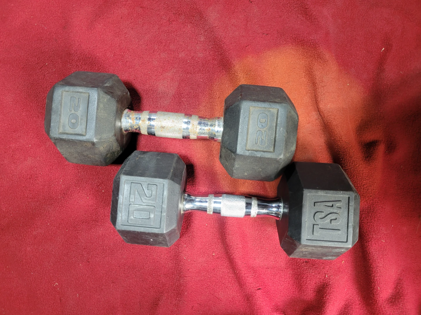 SET OF  20s RUBBER COATED   HEXHEAD DUMBBELLS TOTAL 40LBs