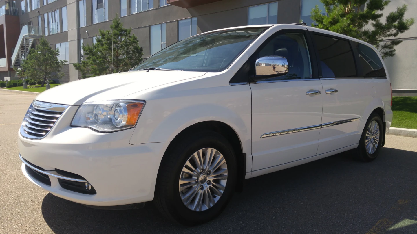 A nice Chrysler Town & Country Limited Stow & Go 4 sale