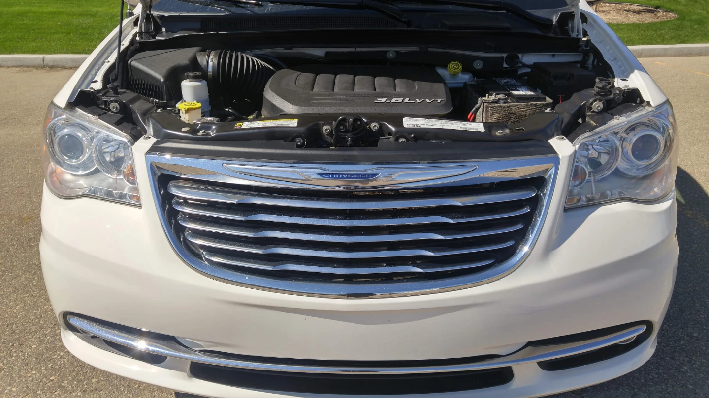 A nice Chrysler Town & Country Limited Stow & Go 4 sale - photo 2