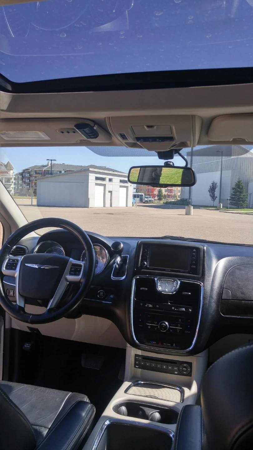 A nice Chrysler Town & Country Limited Stow & Go 4 sale - photo 4