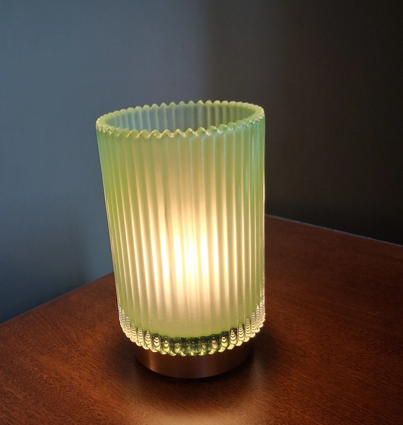 Green Ribbed Glass Table Lamp with Gold Base - photo 2