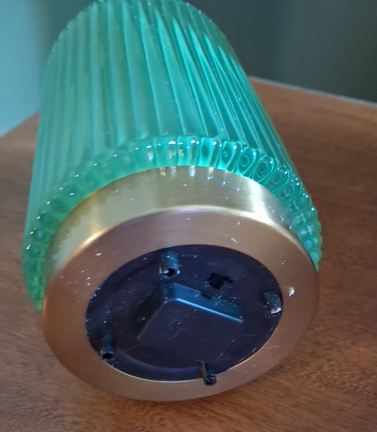 Green Ribbed Glass Table Lamp with Gold Base - photo 5