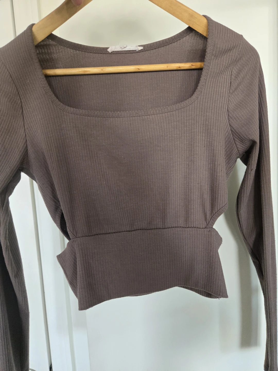 Brown ribbed long sleeve crop top