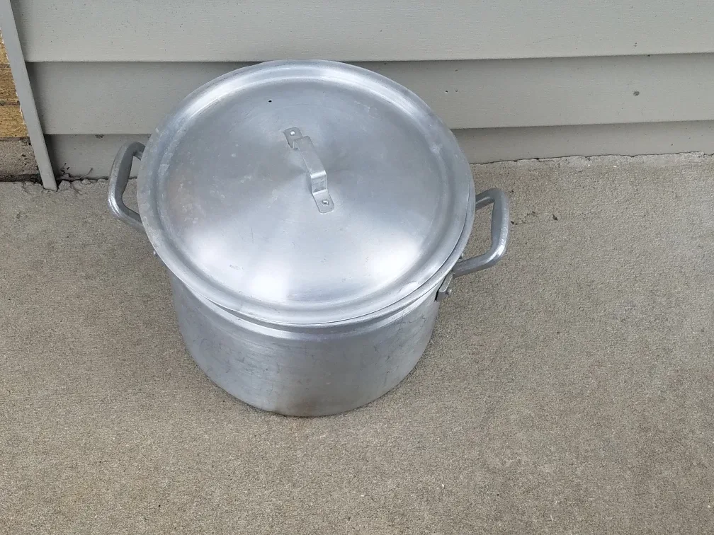 Large Aluminum Stock Pot with Lid