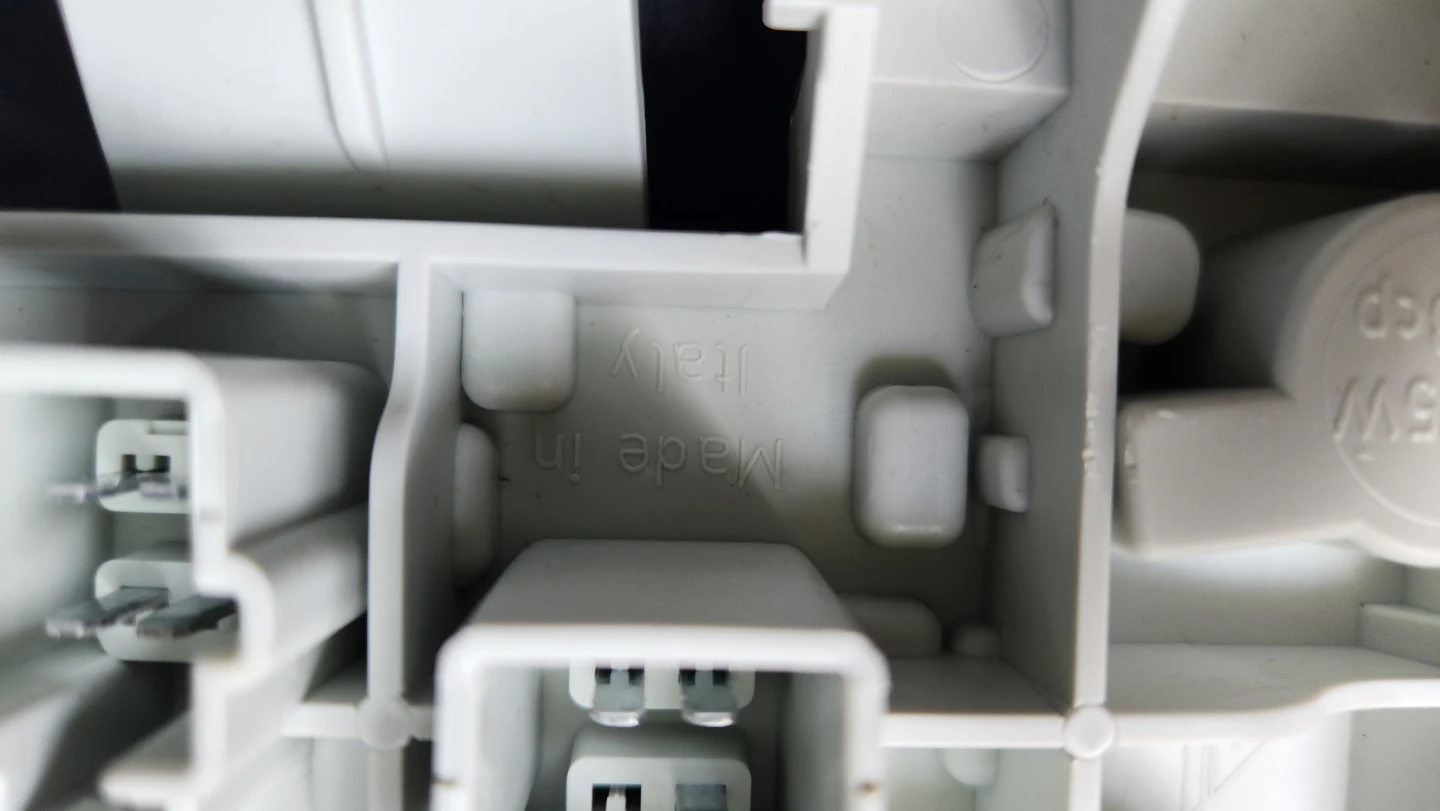 2007-2012 Volvo S40 Rear Lamp Socket - photo 3