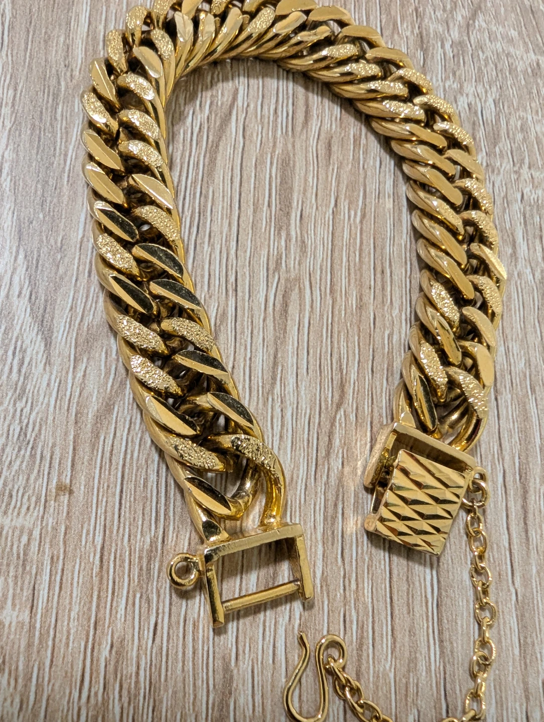 Gold coloured cuban link bracelet - photo 3