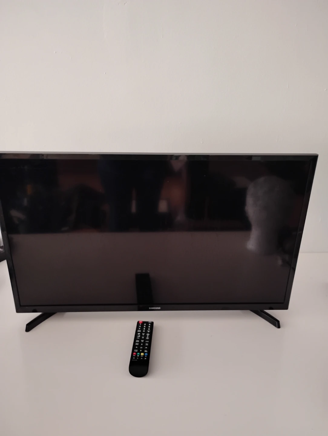 Samsung 32 inch Smart TV with Remote