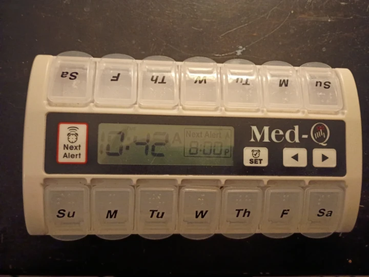 Med-Q Pill Organizer with 14 Compartments