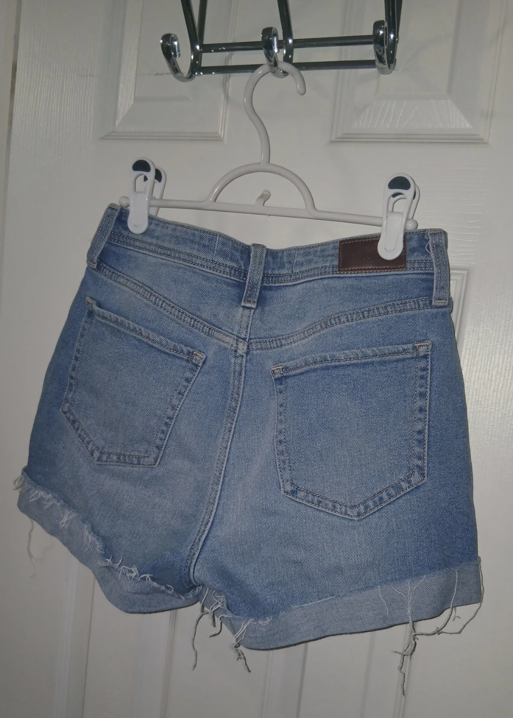 Hollister Curvy Ultra High-Rise Mom Shorts - Size 3 W26 - photo 4