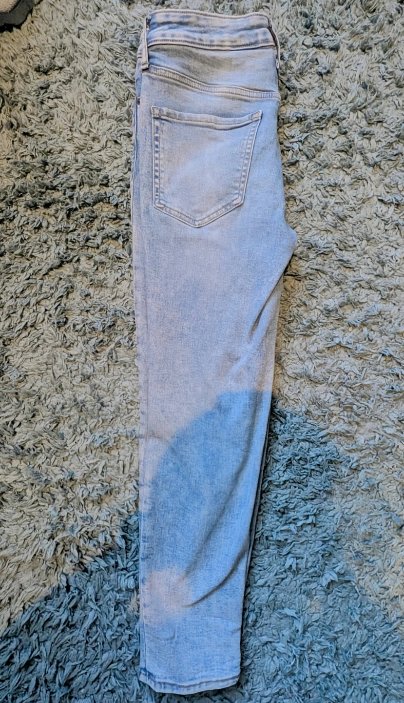 Old Navy Light Wash ripped jeans - photo 2