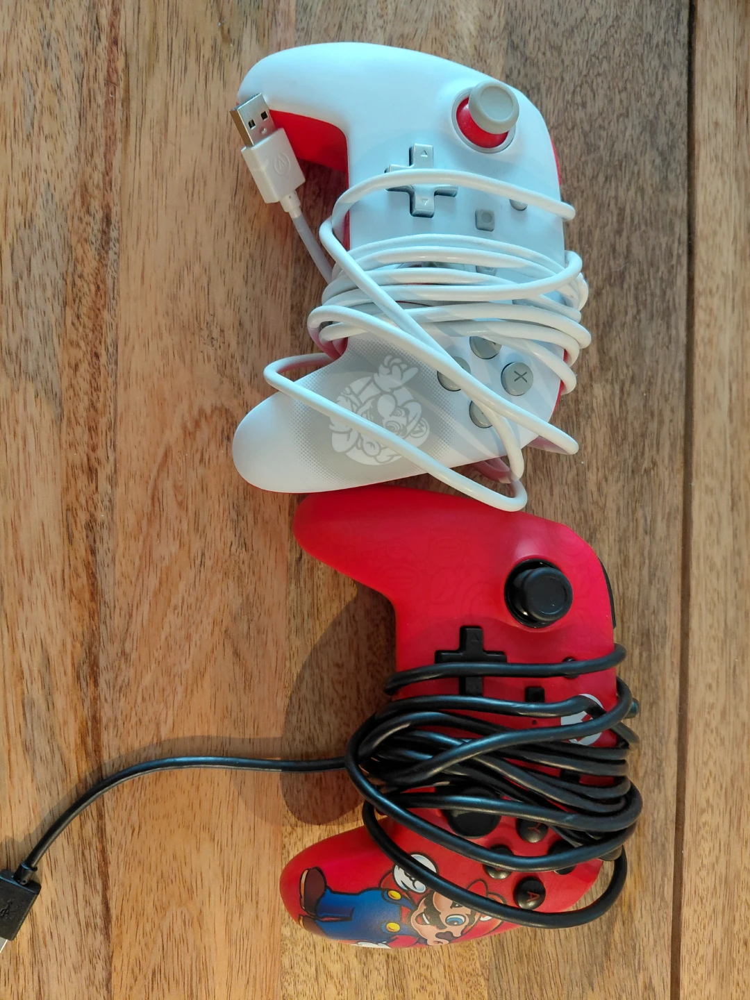 2 Nintendo Swtich Wired Pro Controllers