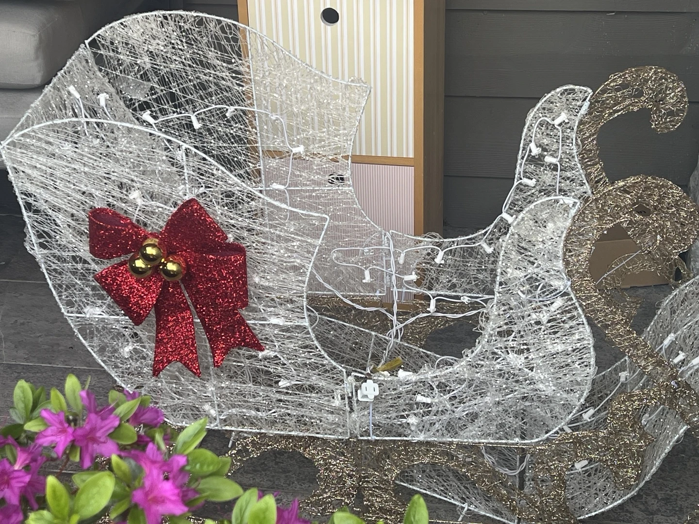 Light-Up Christmas Sleigh Decoration - photo 2