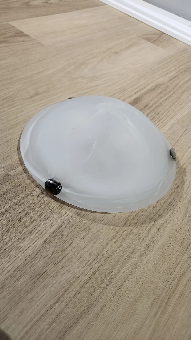 Ceiling Light Fixtures (5 Available) – Free