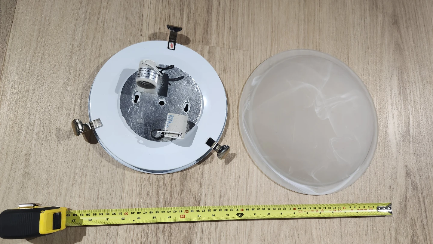 Ceiling Light Fixtures (5 Available) – Free - photo 4