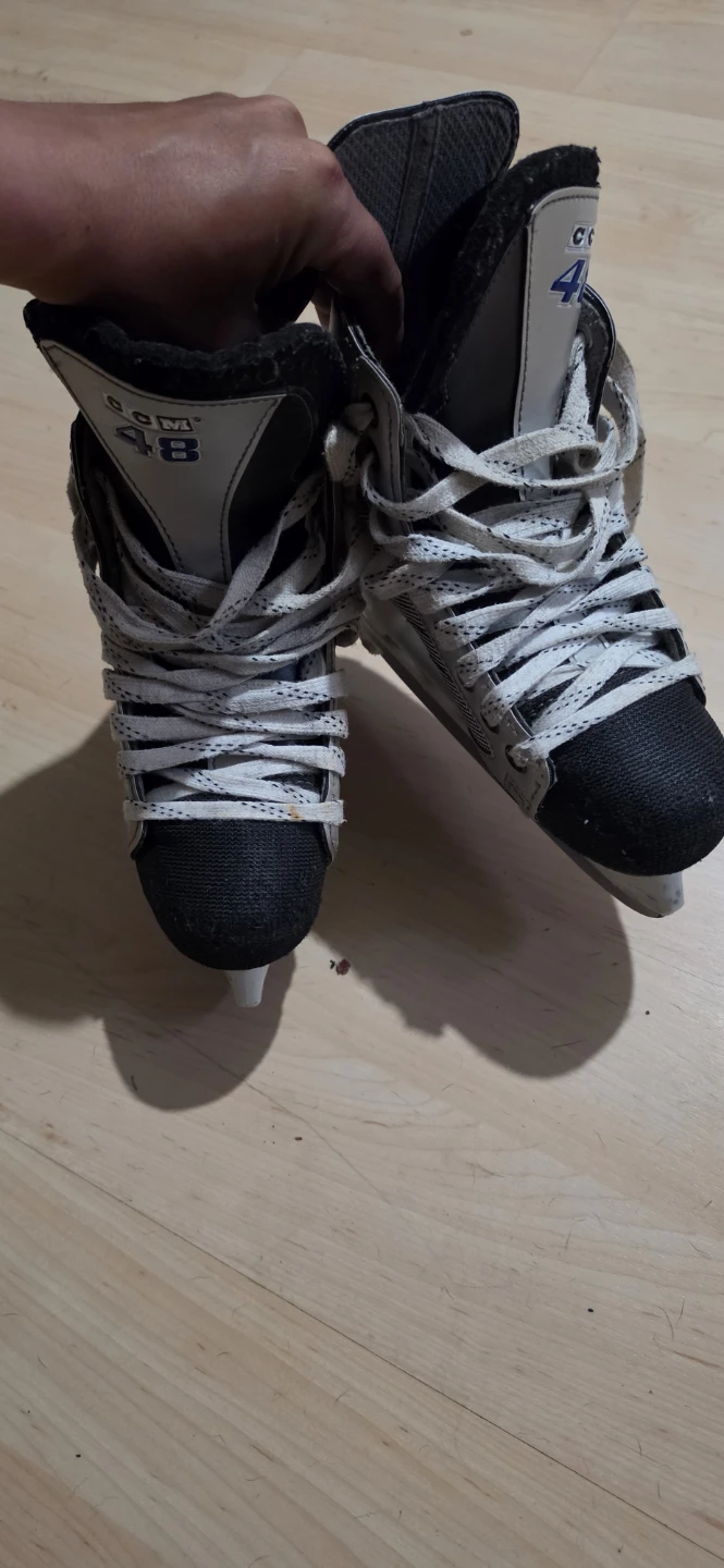 CCM Hockey Skates - Size 3 - photo 2