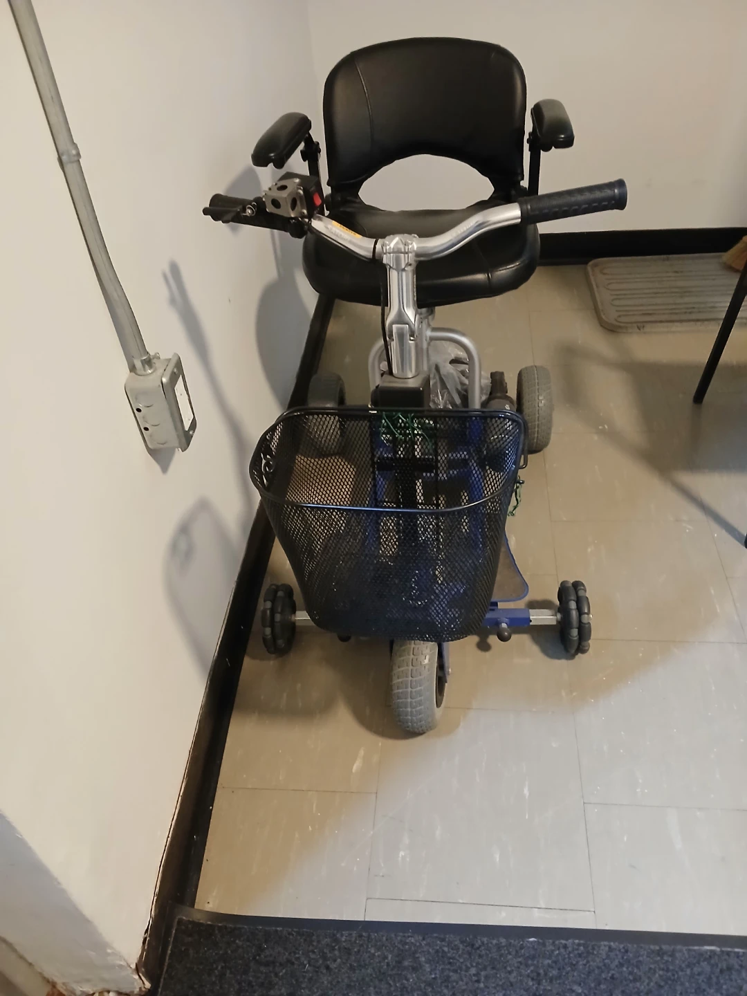 Super Scooter Mobility Scooter - photo 3