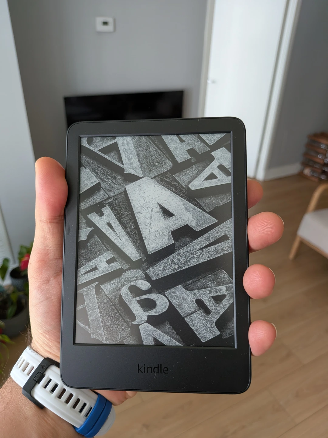 Amazon Kindle E-reader - photo 3