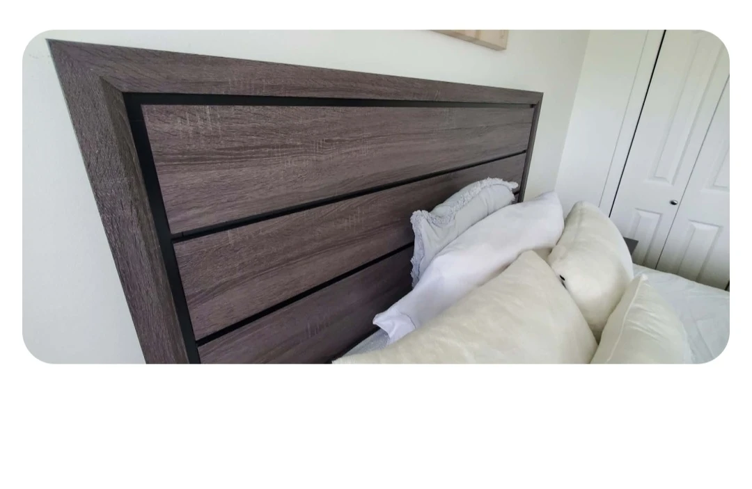 Beautiful bedroom set. Use it for guess maybe 3 times - photo 3