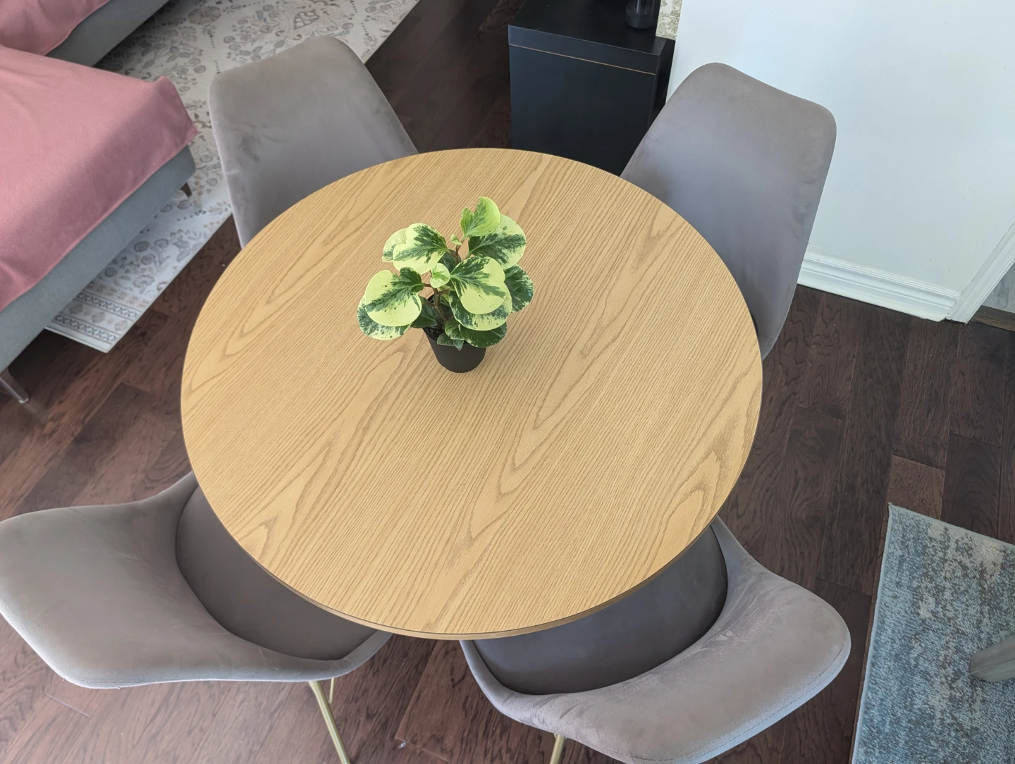 Round wood-look dining table - photo 3
