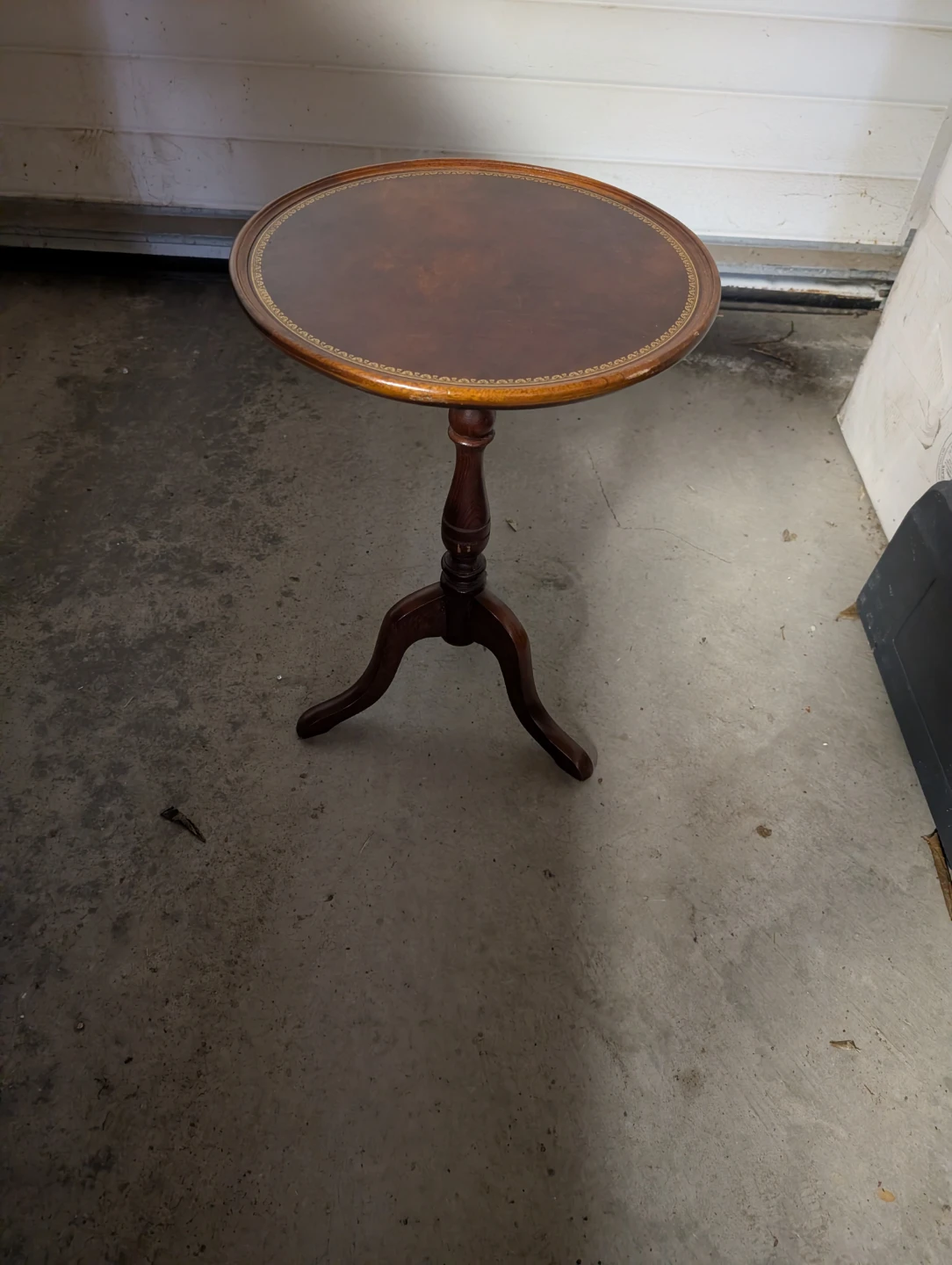 Wooden Pedestal with Leather inlay Side Table - Vintage - photo 2