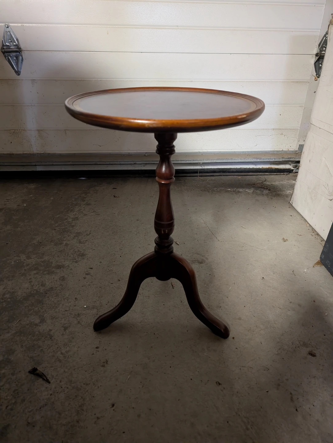 Wooden Pedestal with Leather inlay Side Table - Vintage - photo 3