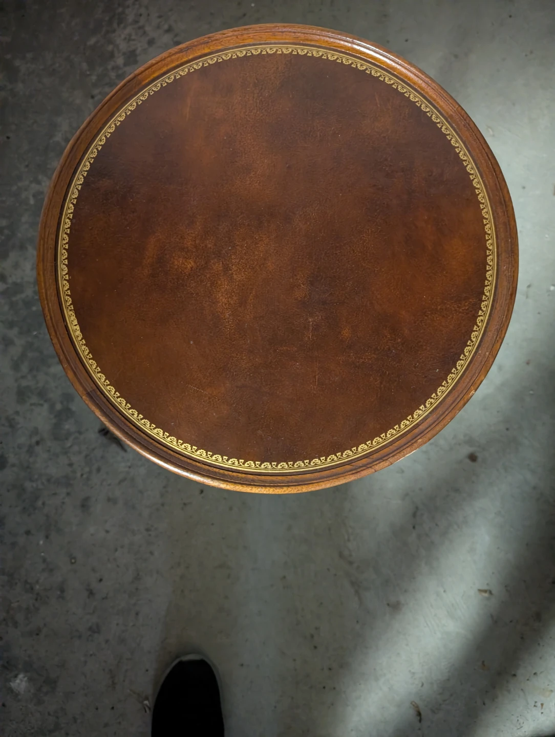 Wooden Pedestal with Leather inlay Side Table - Vintage - photo 4
