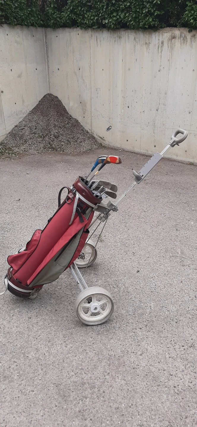 Complete Set Of Men's Right Handed Golf Clubs With Bag