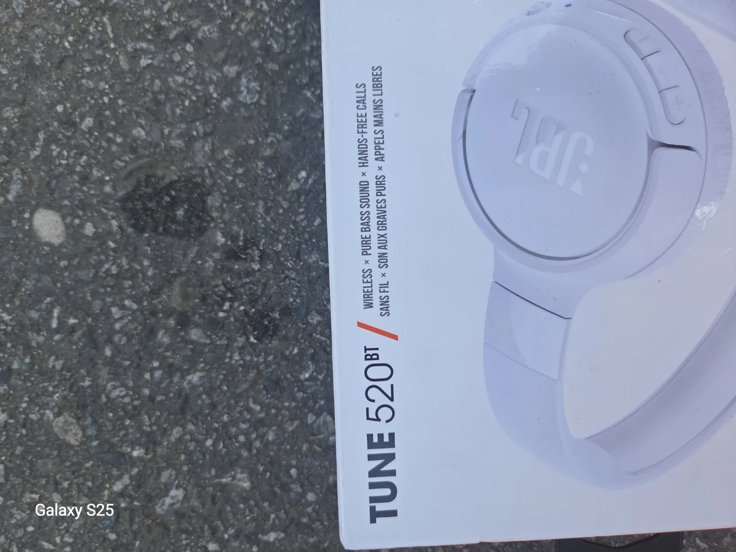 JBL Tune 520BT Wireless On-Ear Headphones - White - photo 4
