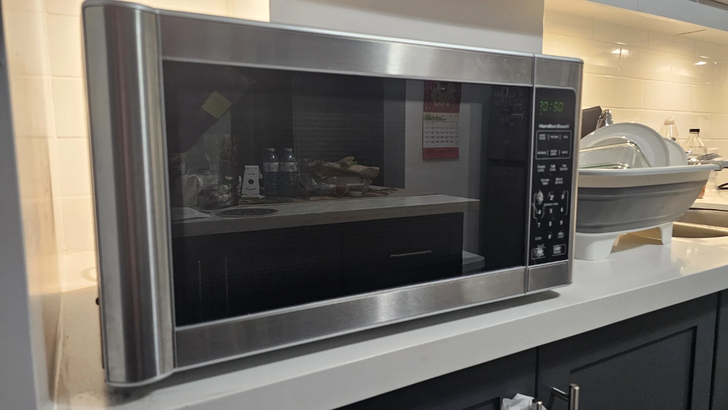 Moving sale - Microwave, rice cooker & kettle - photo 2
