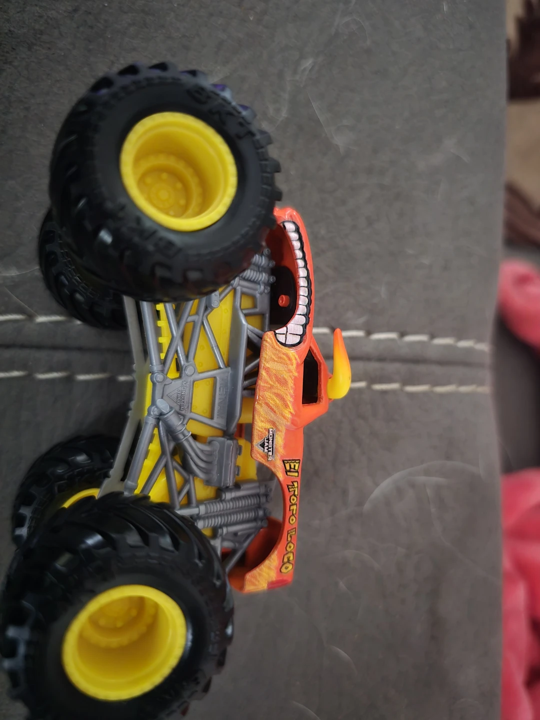 Hot Wheels Monster Truck El Toro Loco - photo 2