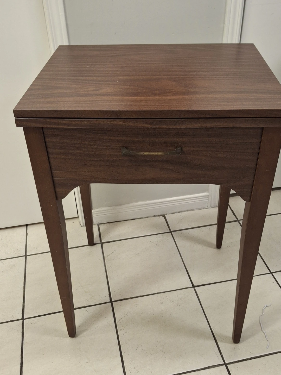 Singer Sewing Machine with Fold-Out Table - photo 2