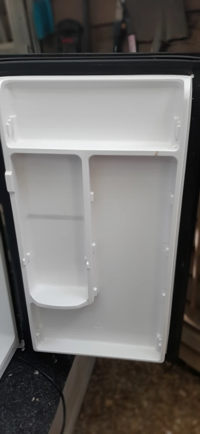Hamilton Beach Compact Mini Fridge READ DESCRIPTION ON SIZE - photo 3