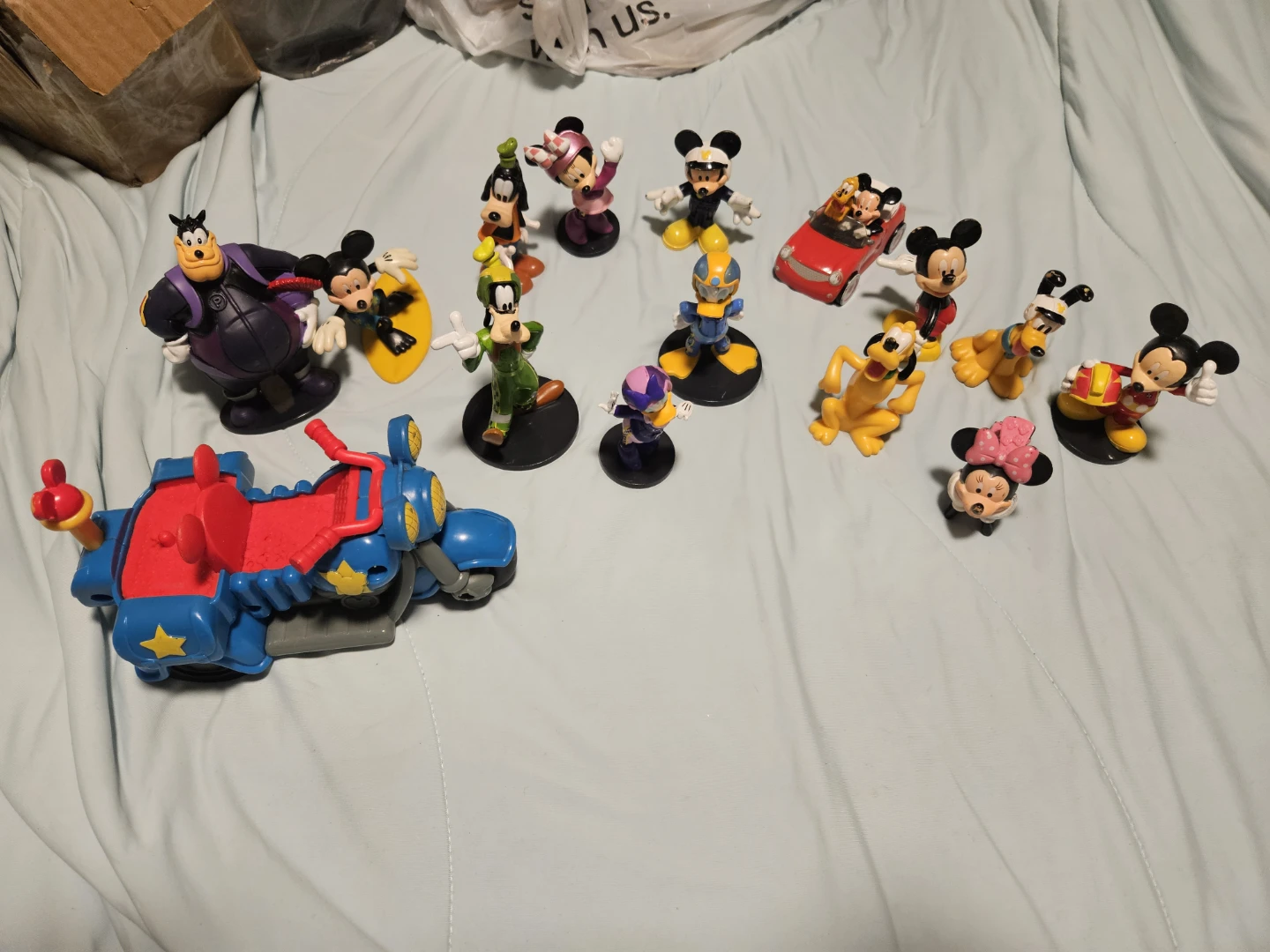 Assorted Mickey Mouse Watches and Figures Collection - photo 2
