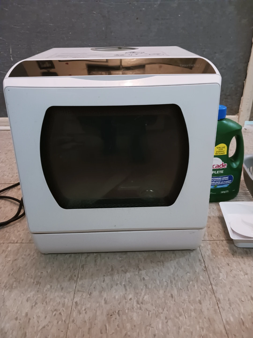 Portable countertop dishwasher