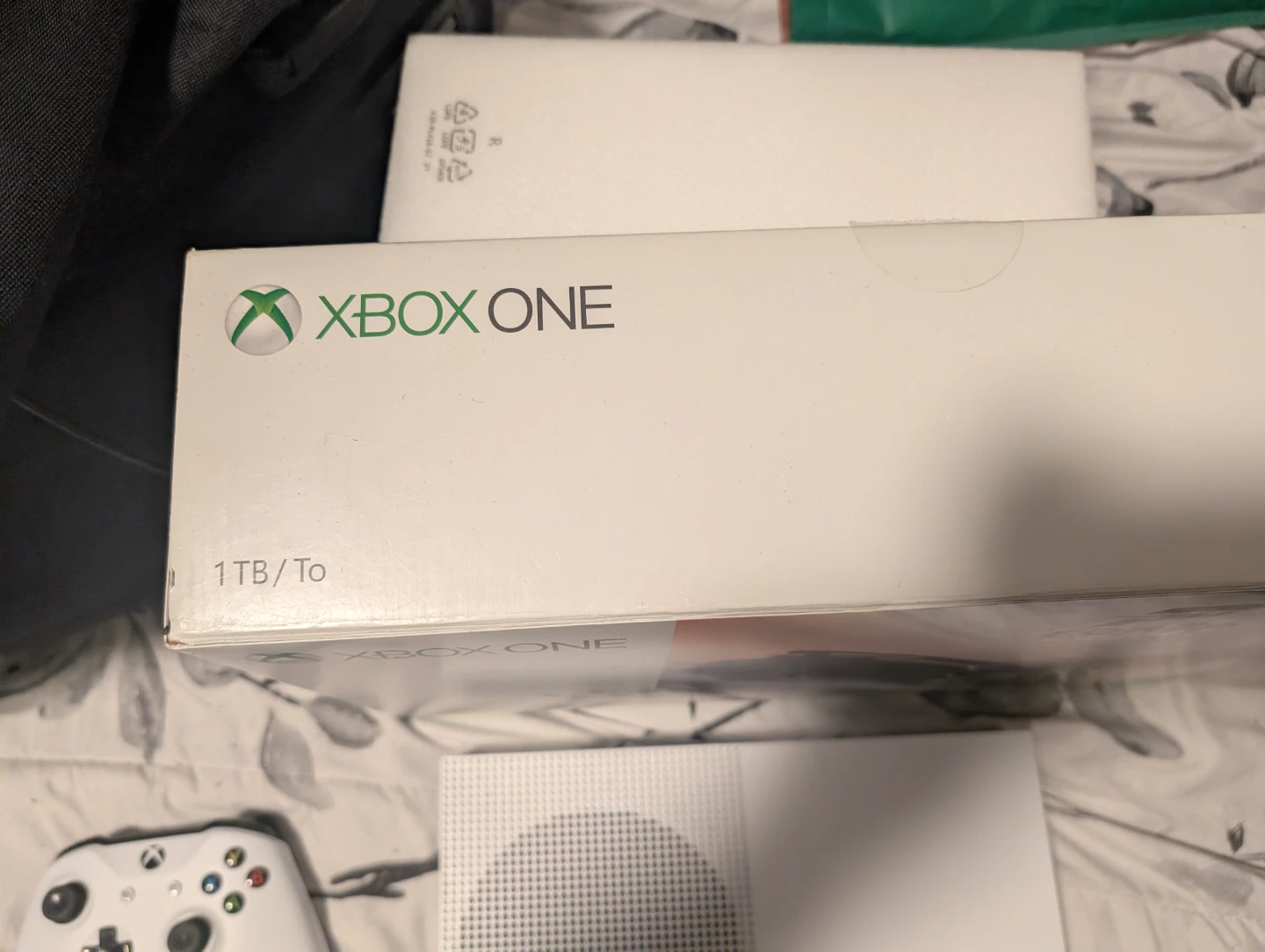 Xbox One S 1TB Console with Forza Horizon 3 and 2 Controllers - photo 2
