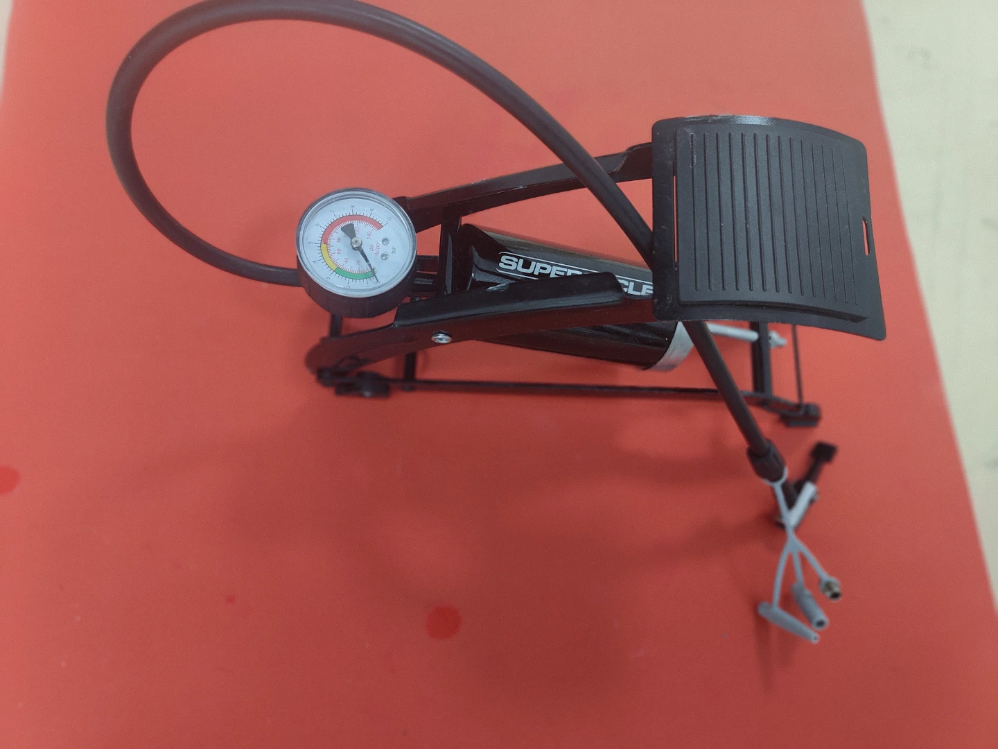 SUPER F LE Foot Pump with Gauge