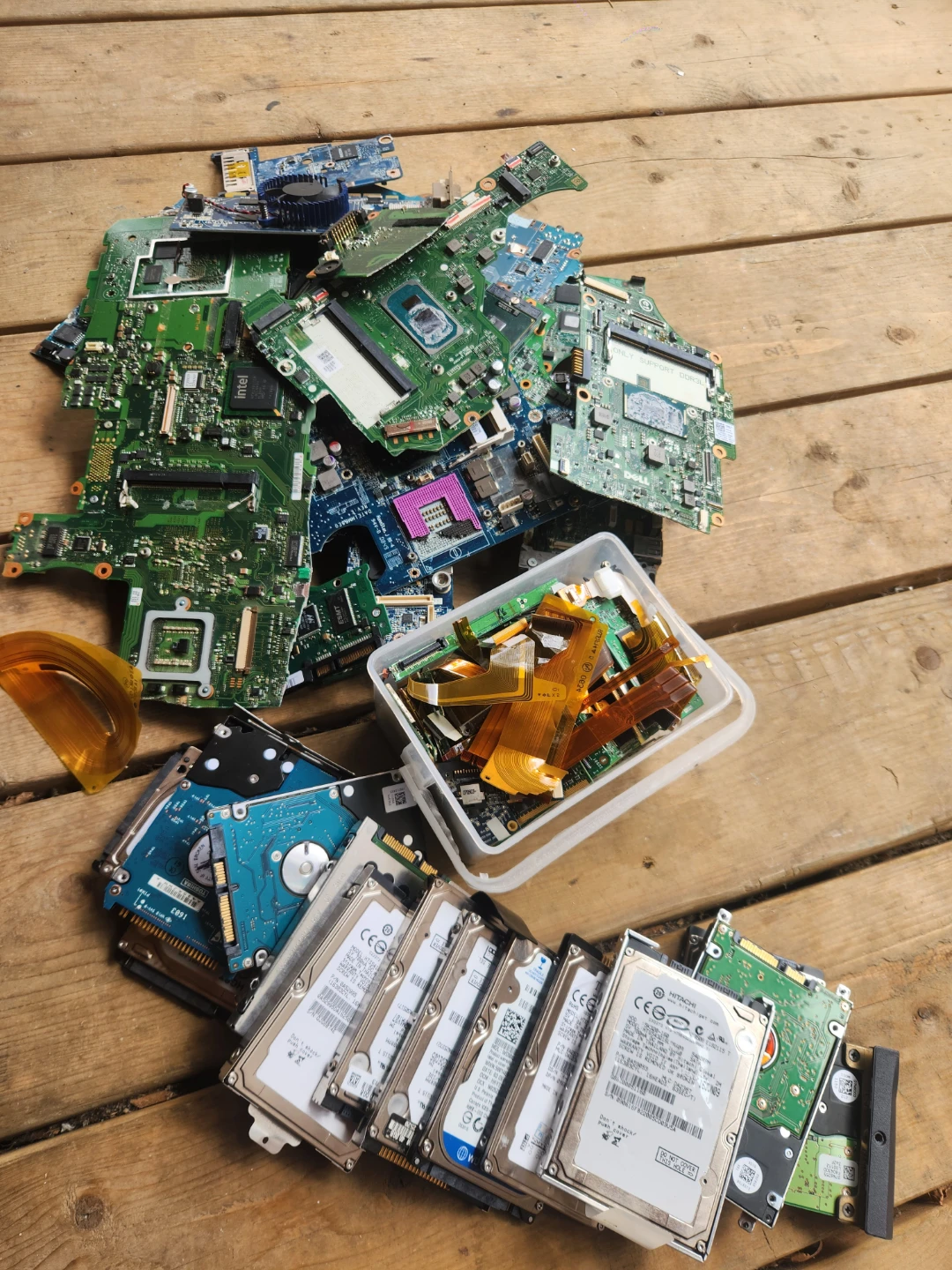Assorted Computer Components & Laptops - photo 3