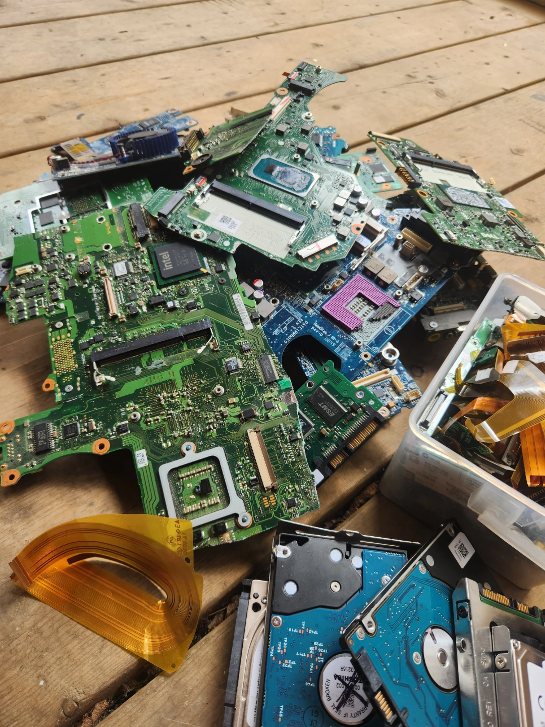 Assorted Computer Components & Laptops - photo 4